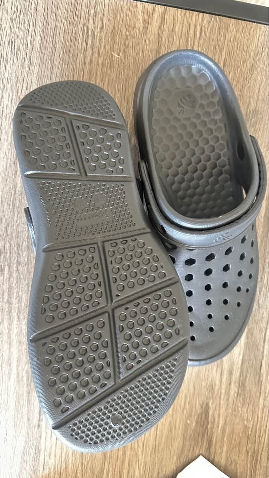 Brand New Joybess Clogs – Size Women 10 / Men’s 8 - photo 2