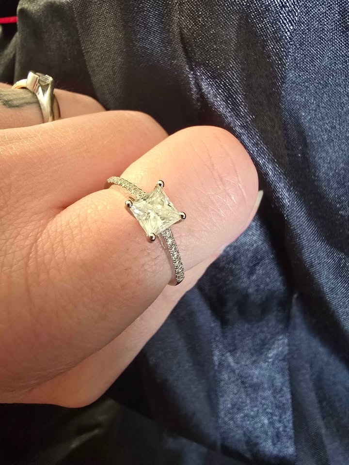 Princess cut moissanite ring - photo 2