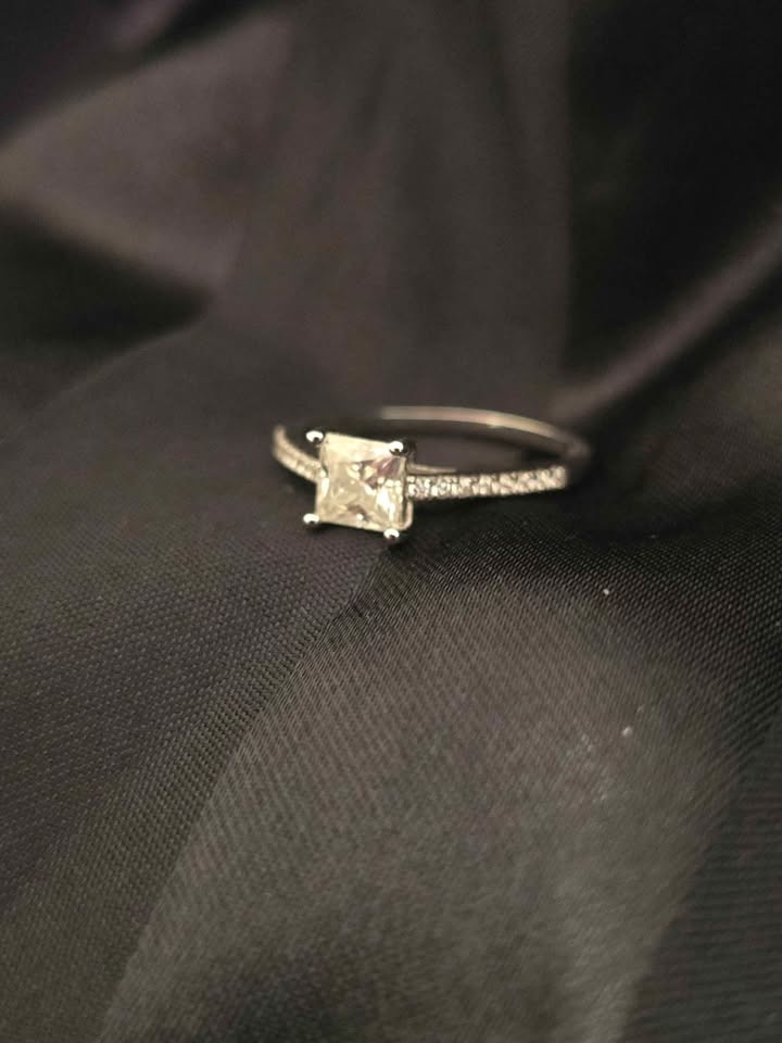 Princess cut moissanite ring - photo 3