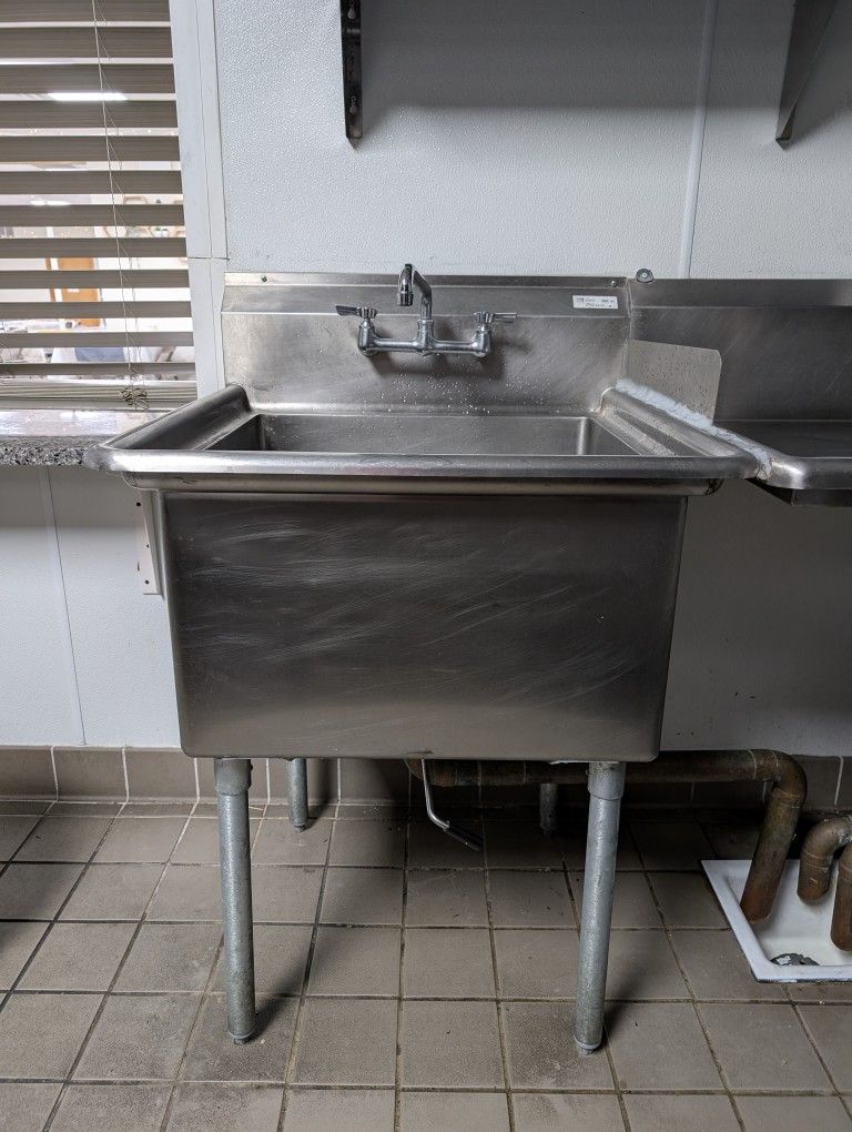 John Boos 1-Compartment Sink w/ Faucet - 18"x24"x14"