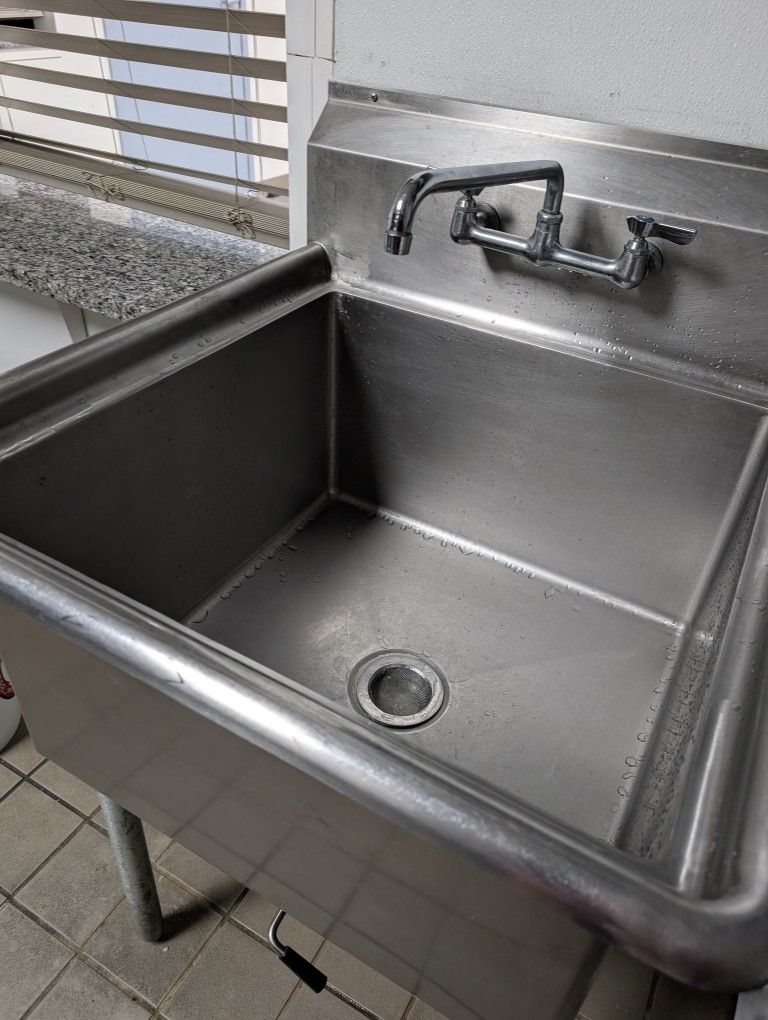 John Boos 1-Compartment Sink w/ Faucet - 18"x24"x14" - photo 2