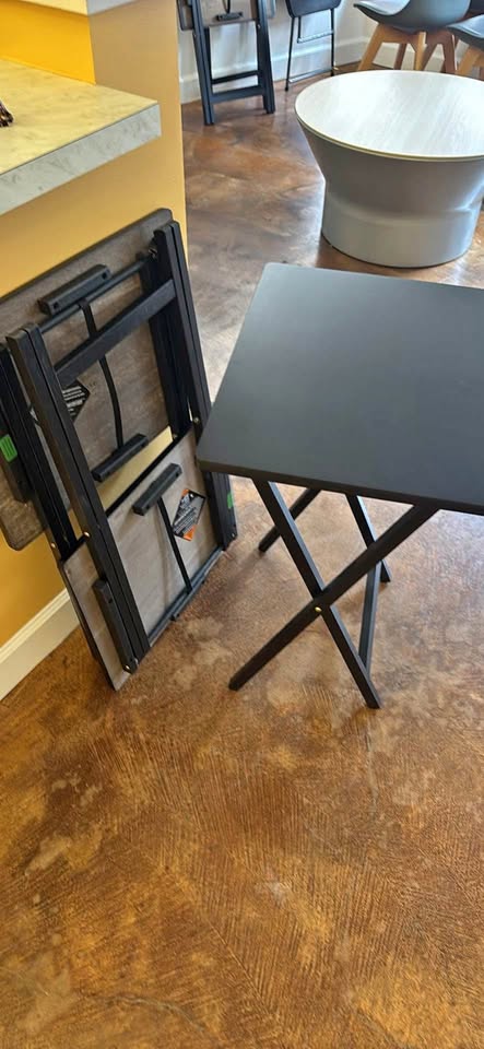4 Folding tv trays/tables