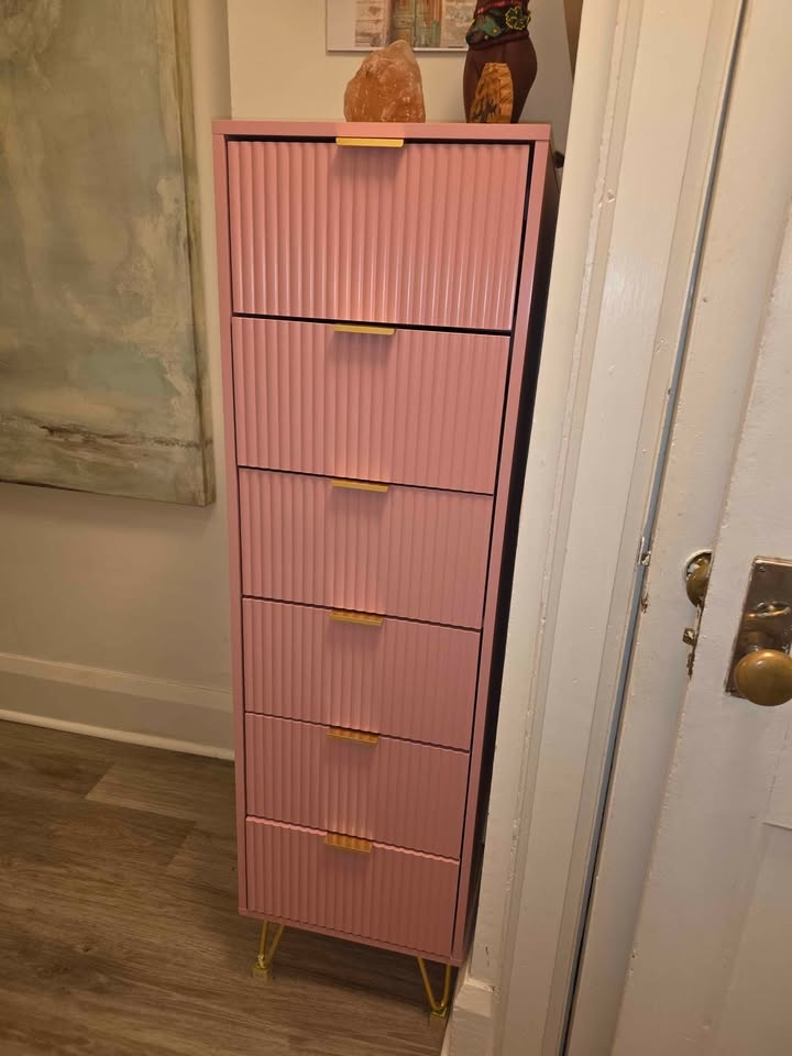Pink Ribbed Dresser with Gold Handles - photo 4