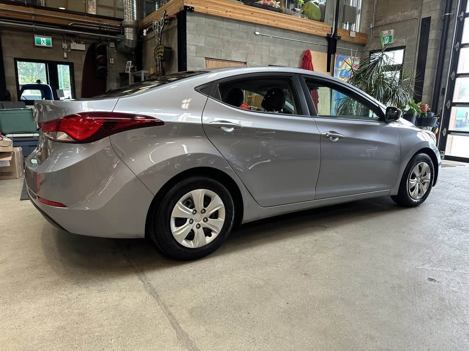 2015 Hyundai Elantra - photo 2