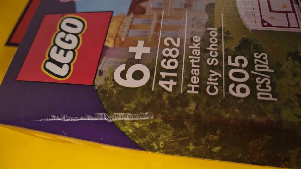 Lego Friends 41682 Heartlake City School Retired - photo 4