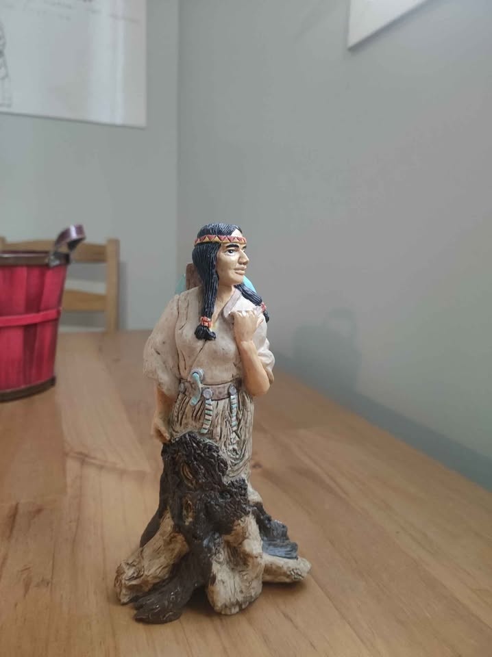 Vintage Native American Woman and Baby Chalkware Statue - photo 2