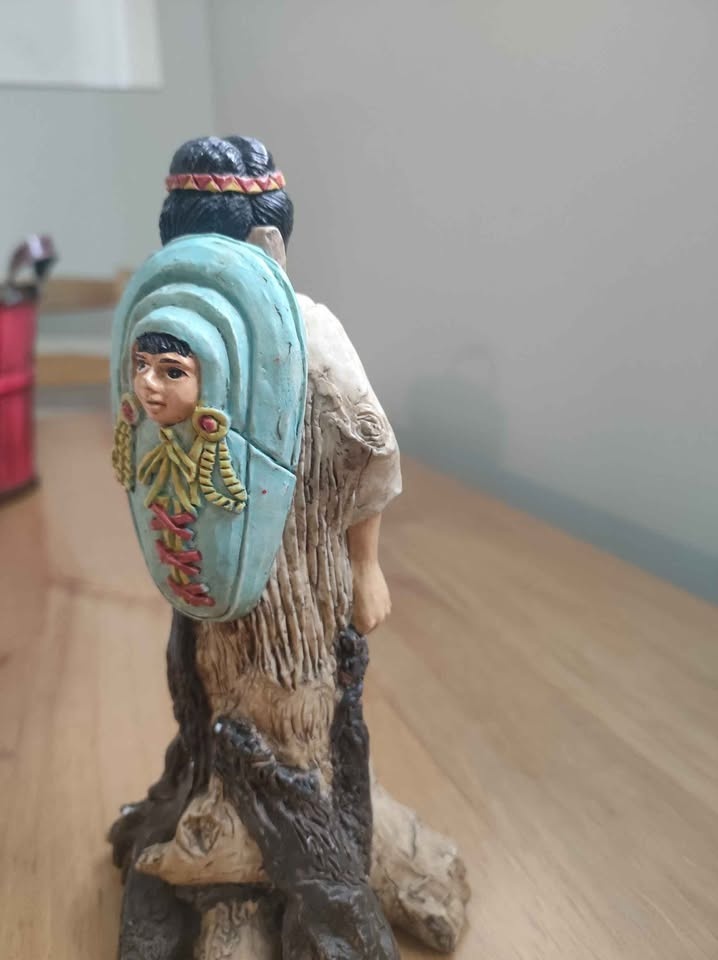 Vintage Native American Woman and Baby Chalkware Statue - photo 5