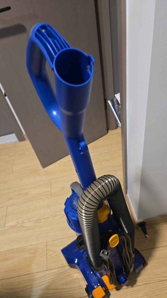 Eureka Powerspeed Upright Vacuum - photo 3