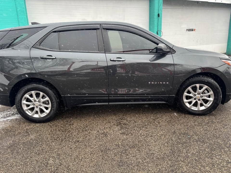 2021 Chevrolet Equinox LS Sport Utility 4D - photo 2