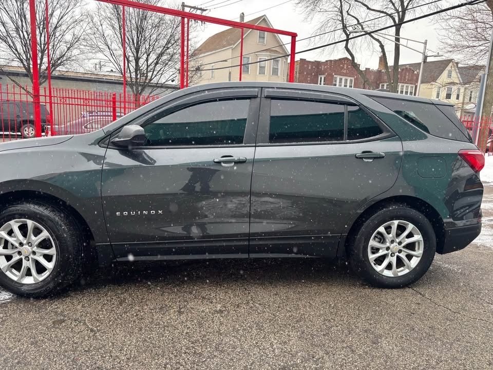 2021 Chevrolet Equinox LS Sport Utility 4D - photo 4