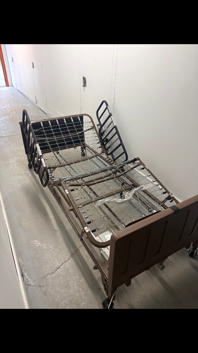 Hospital/Medical Bed with Bedsore-Preventing Mattress