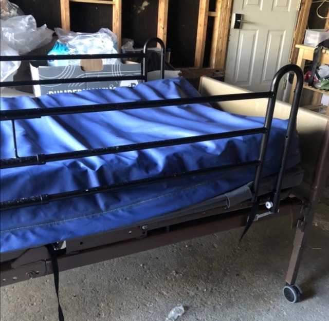 Invacare Hospital Bed + Drive Air Mattress - photo 2