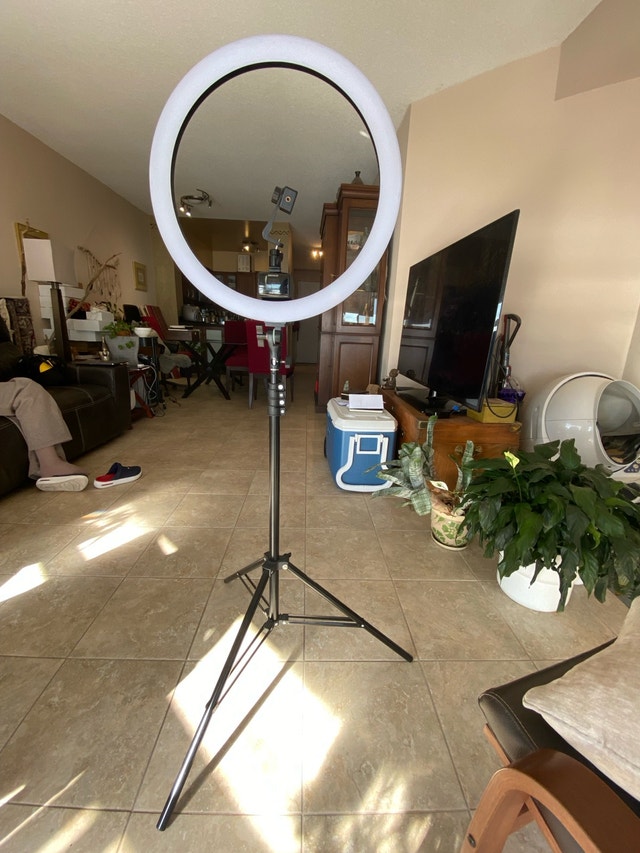 NEEWER Ring Light – Used Like New - photo 2
