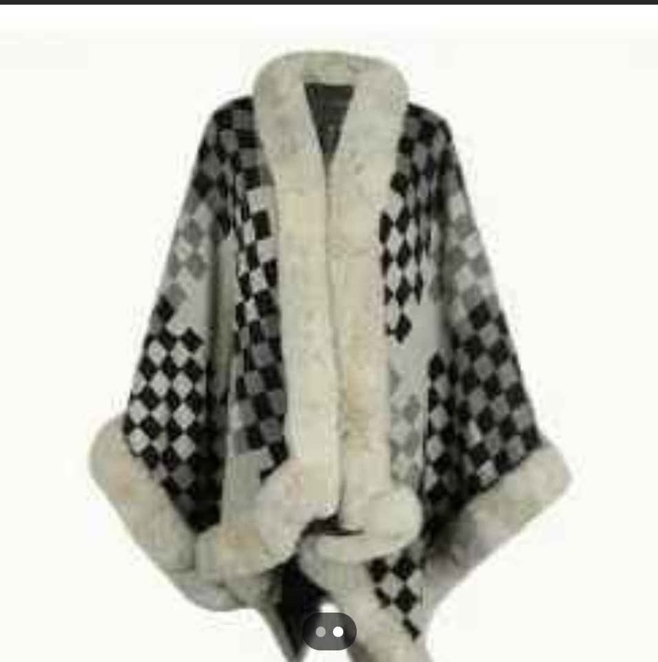 Faux Fur Cape - photo 2