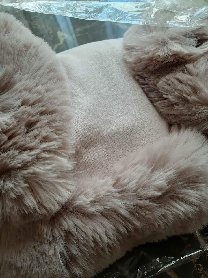 Faux Fur shawl - photo 2