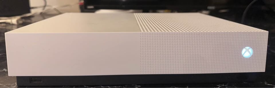 🎮 Xbox One S (Digital Edition) – Great Condition 🎮 - photo 2