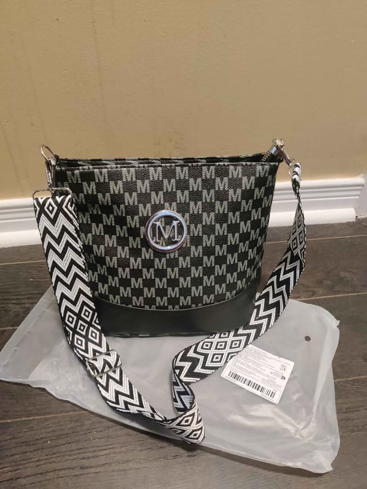 Brand new vintage black crossbody handbag for women (price firm) - photo 2