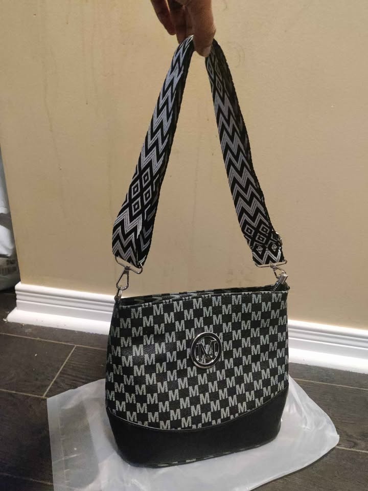 Brand new vintage black crossbody handbag for women (price firm) - photo 3