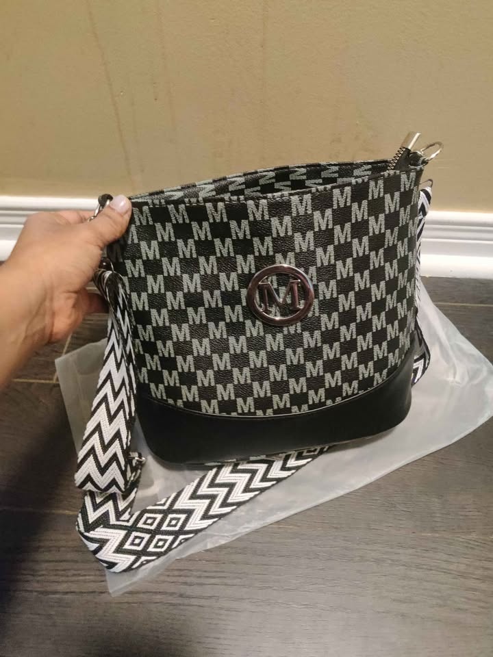 Brand new vintage black crossbody handbag for women (price firm) - photo 4