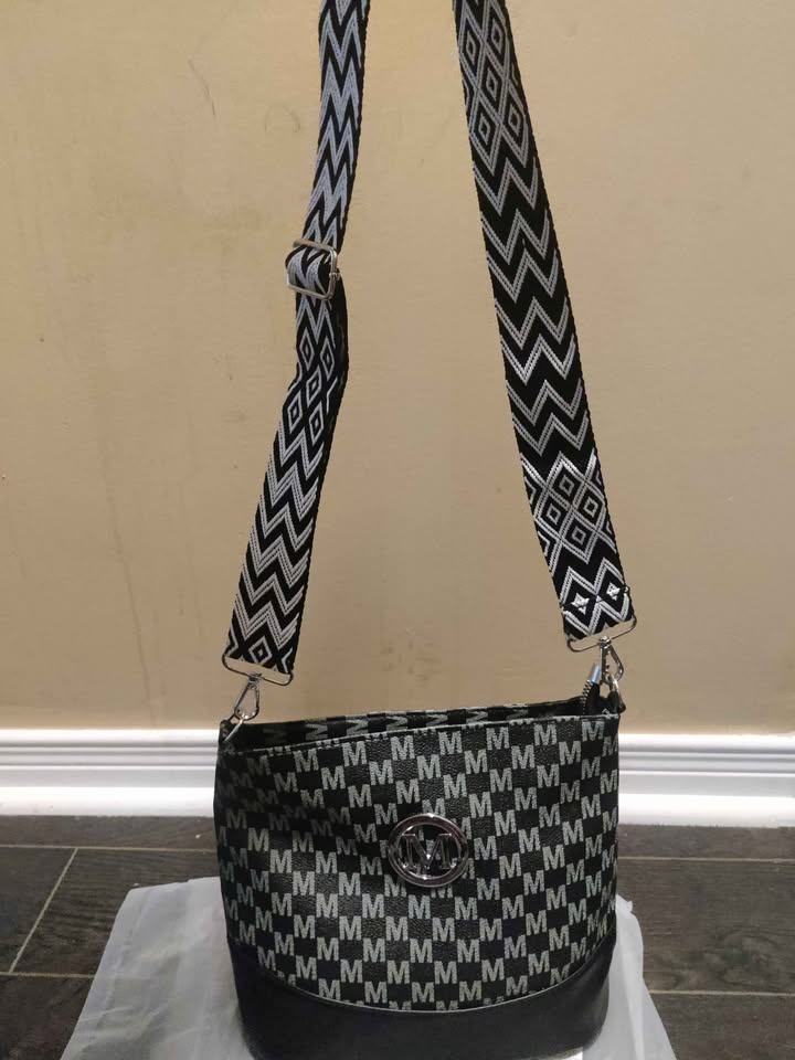 Brand new vintage black crossbody handbag for women (price firm) - photo 5