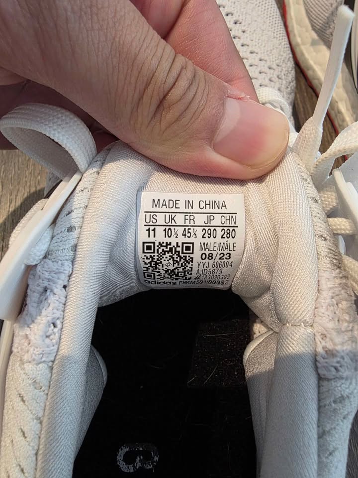 Adidas Ultraboost Men Size 11 - photo 3