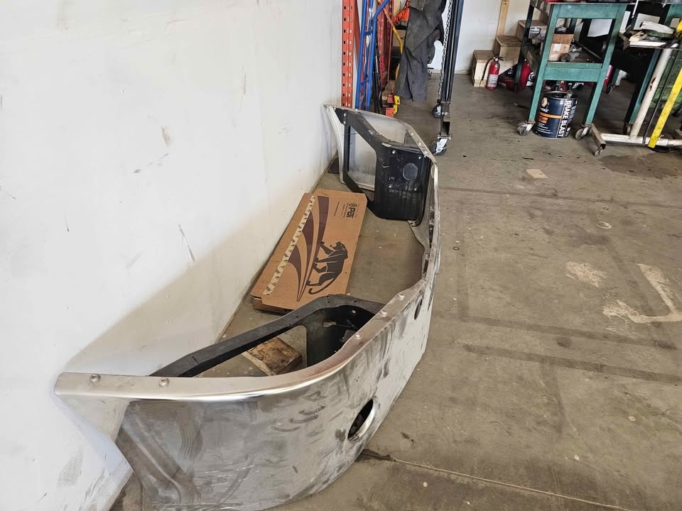 Cascadia Front Chrome Bumper - photo 3