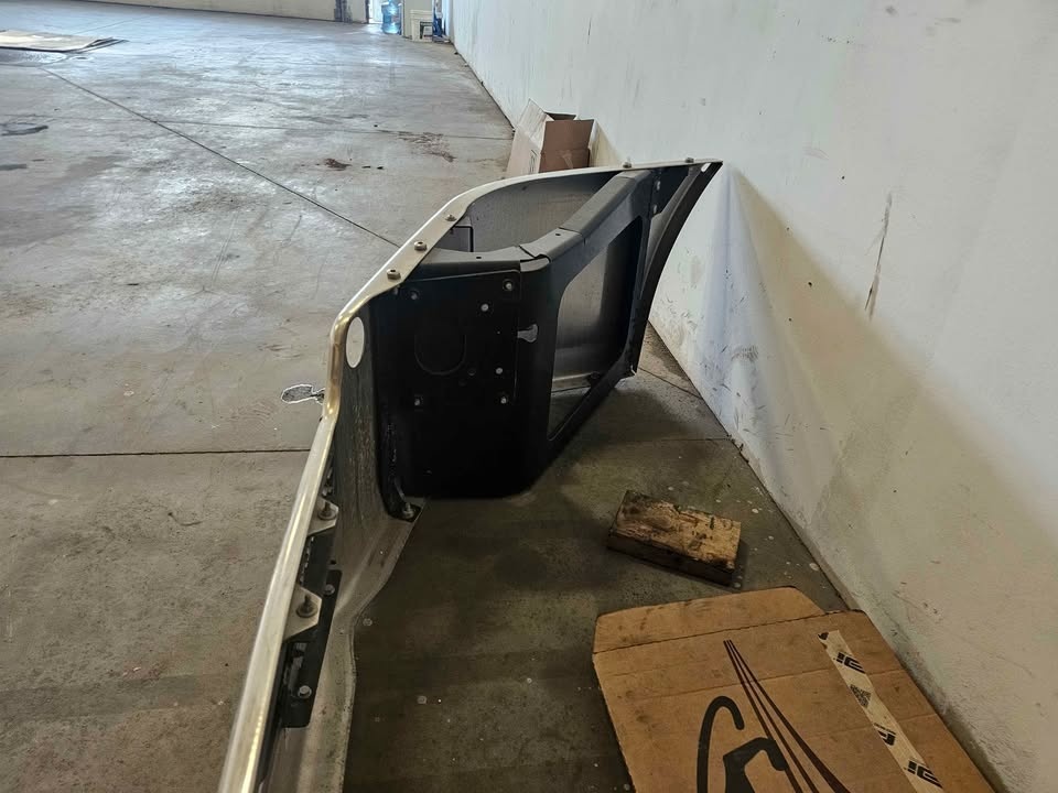 Cascadia Front Chrome Bumper - photo 5