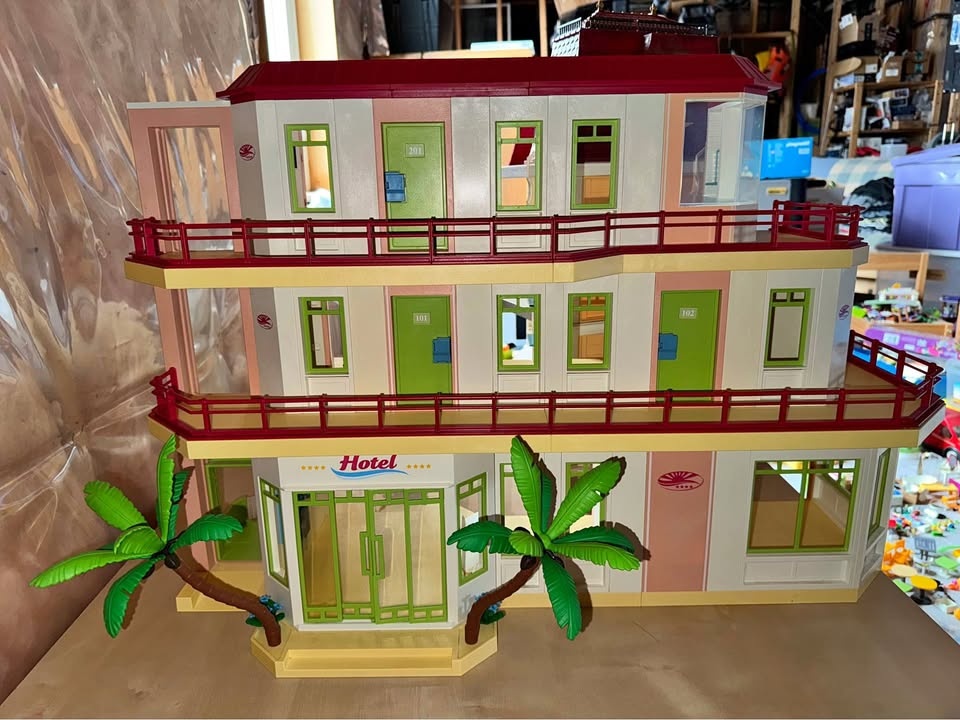 Playmobil Hotel and Luxury Suite