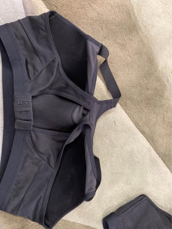 Victoria Secret Sports Bra 36C - photo 3