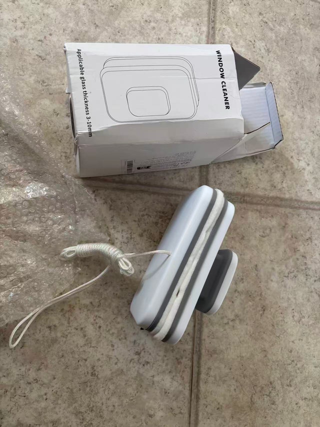 Magnetic Window Cleaning Tool Set $10 - photo 3