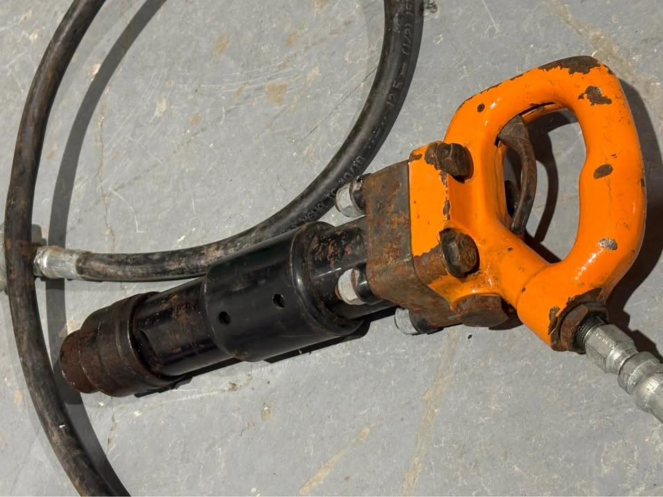 Hydraulic Chipping Hammer – Heavy Duty - photo 2