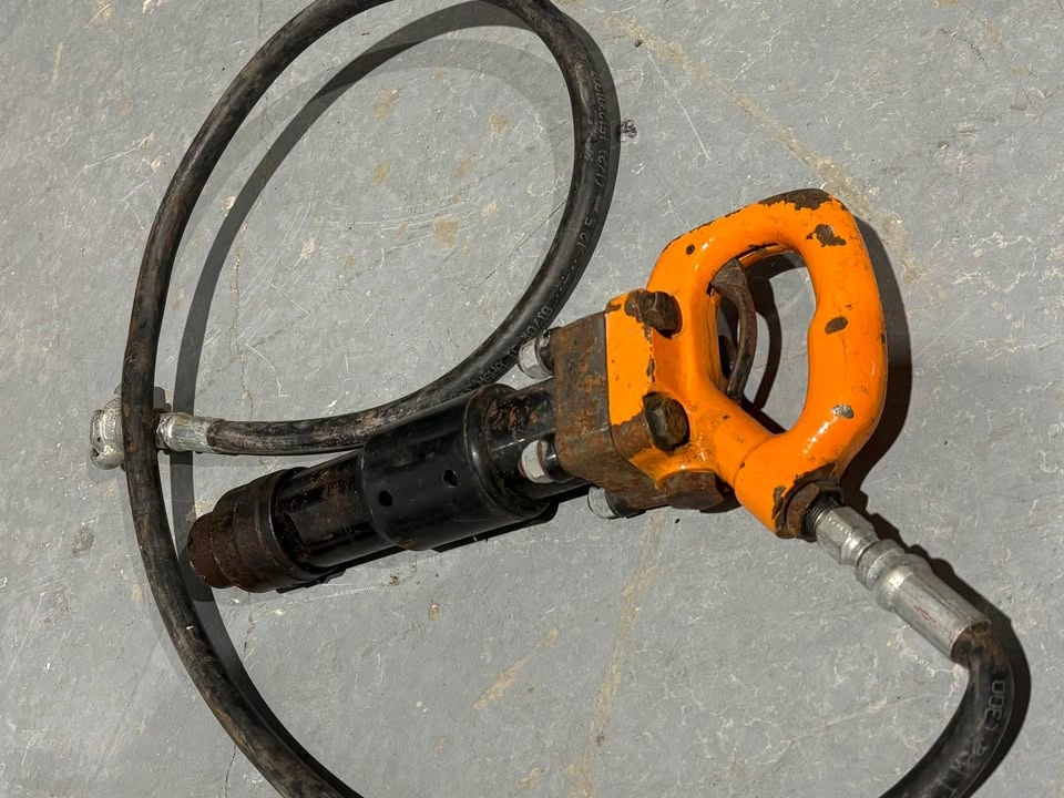 Hydraulic Chipping Hammer – Heavy Duty - photo 3