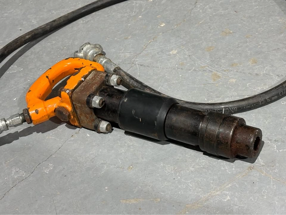 Hydraulic Chipping Hammer – Heavy Duty - photo 4