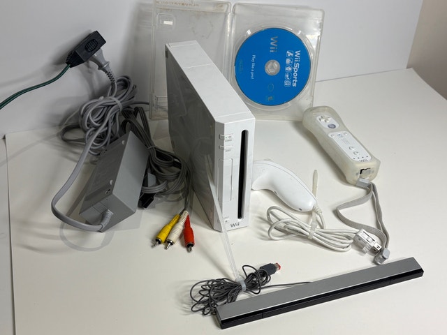 Nintendo Wii Bundle with Remote, Nunchuk, Game + Cables - photo 2