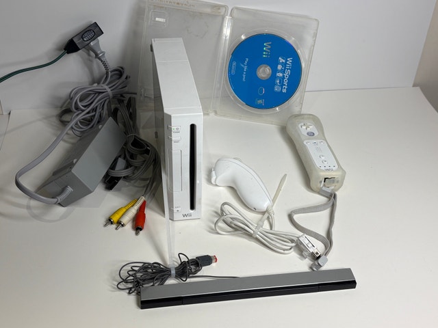 Nintendo Wii Bundle with Remote, Nunchuk, Game + Cables - photo 4