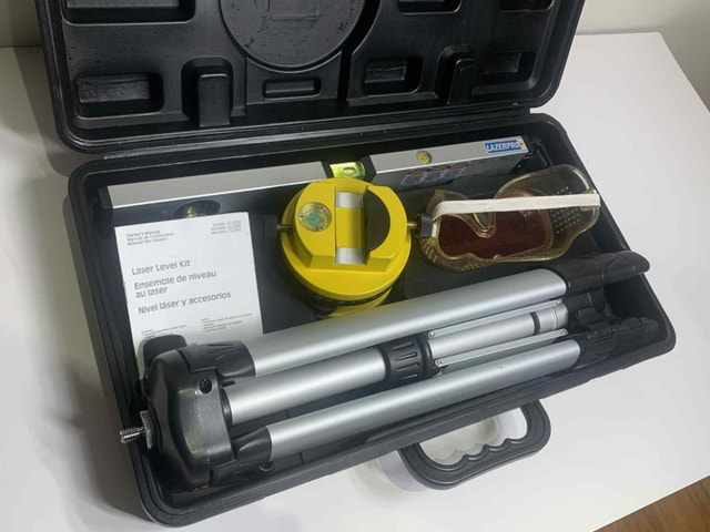 LazerPro CL2082 Laser Kit w/ Tripod + Goggles | Good Finds - photo 3
