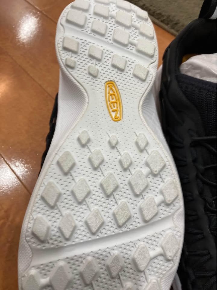 Keen Sneker women’s size 7 - photo 3
