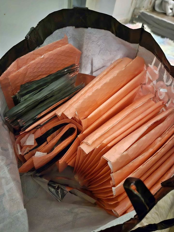50+ Peach Bubble Mailers & Silver Mylar Bags FREE BUBBLE WRAP 🏆