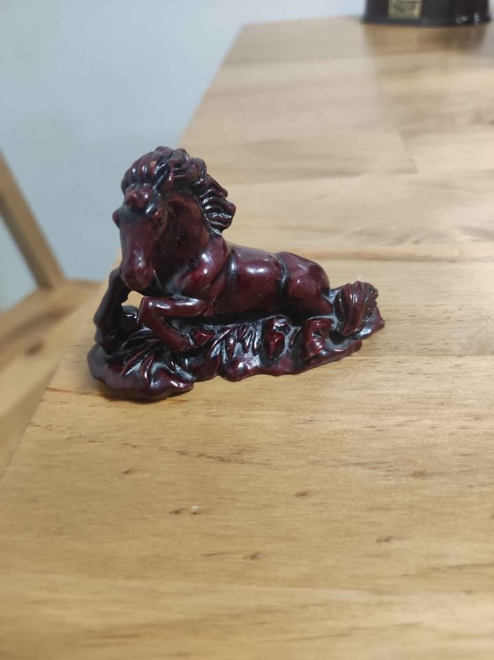 Vintage Feng Shui China Wild Stallions Miniature Red Resin Horse - photo 3