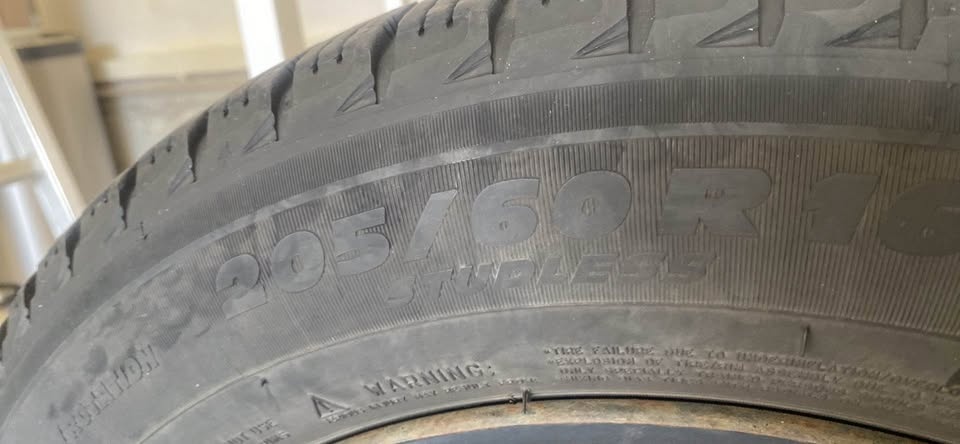 Michelin 205/60R16 Studless Tires on Rims 5x114.3mm - photo 4