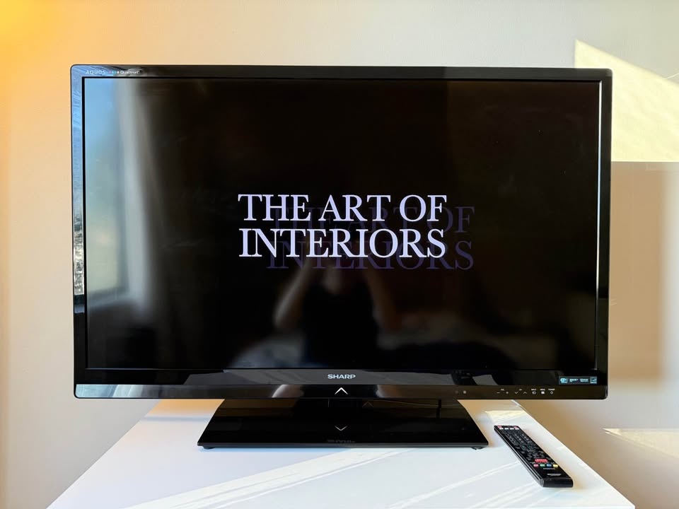 Sharp 46" Full HD LED TV (LC-46LE832U) - photo 3