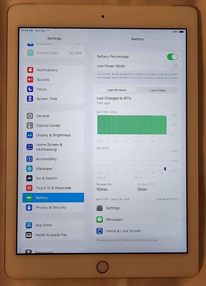 Apple iPad 5th Gen 32GB Wi-Fi + Cellular - Silver/Gold