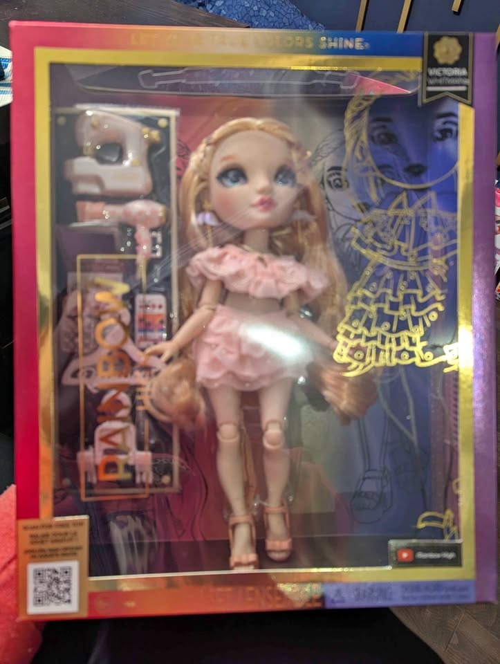 Brand new Rainbow High Victoria doll