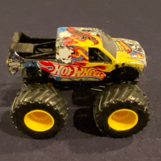 Hot Wheels Monster Jam Battle Playset with 3 cars - photo 5