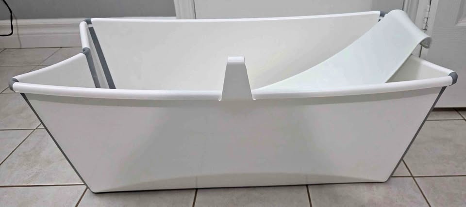 Stokke Flexi Bath Foldable Baby Bathtub with Newborn Support