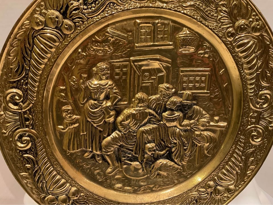 Vintage Embossed Brass Wall Plate 14" Made in England - photo 2