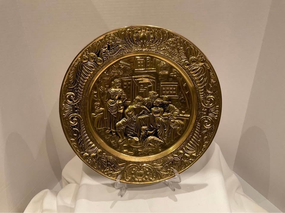 Vintage Embossed Brass Wall Plate 14" Made in England - photo 4