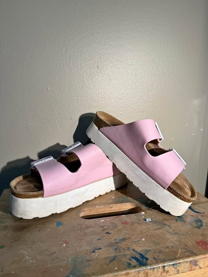 Browns Hawaii Platform Pink Women's Sandals - Size 6