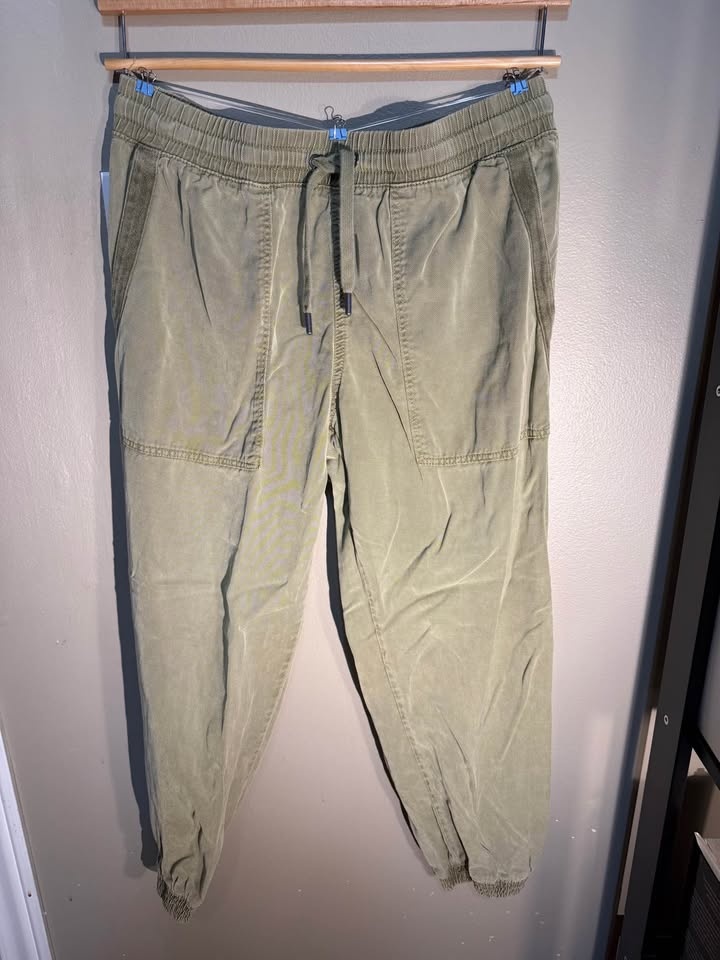 Women's athletic green pants size M - photo 2
