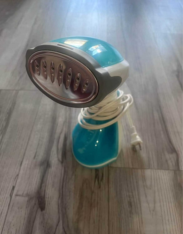 High-Quality Clothes Steamer – Fast & Easy Wrinkle Removal